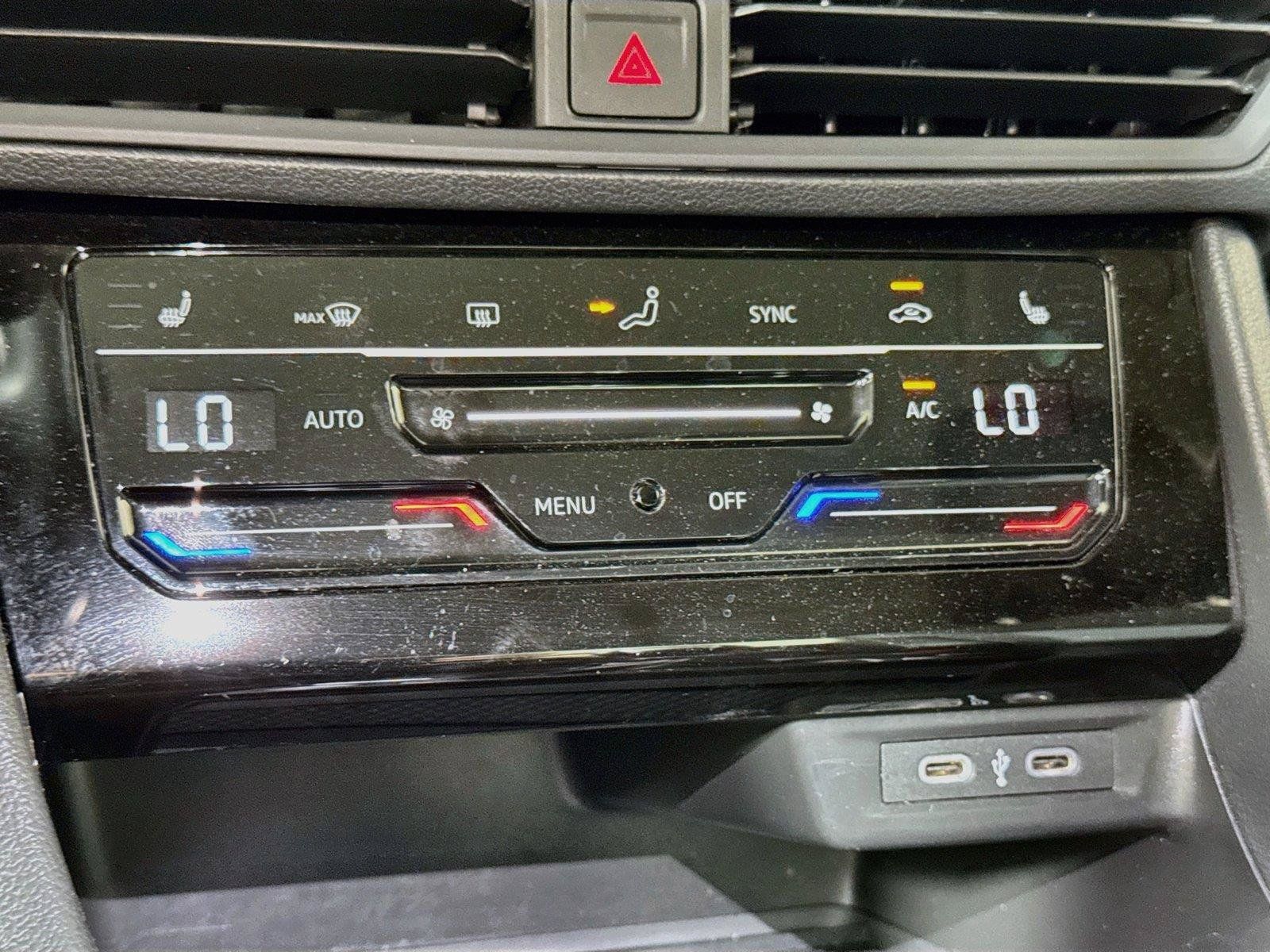 Used 2025 Volkswagen Jetta SE FWD image 13