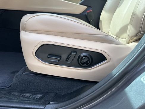 Used 2022 Jeep Grand Cherokee Limited image 11