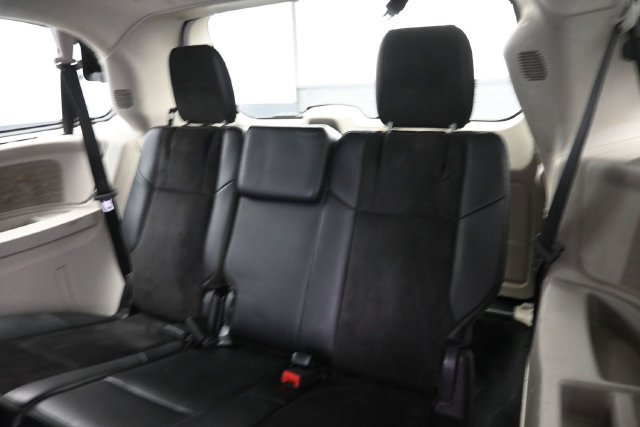 Used 2014 Chrysler Town & Country Touring-L FWD image 20