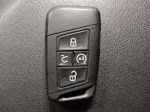 Used 2024 Volkswagen Jetta SE FWD image 32