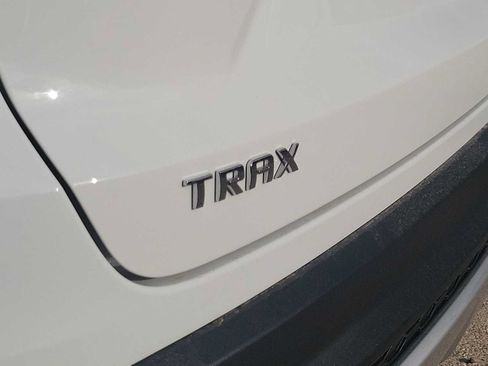 Used 2025 Chevrolet Trax LT w/ LT Convenience Package FWD image 11