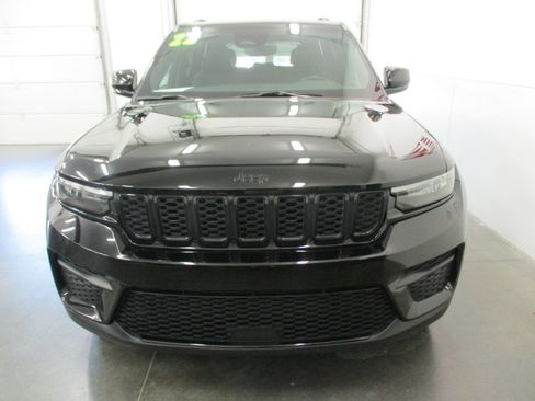 Used 2022 Jeep Grand Cherokee Altitude image 8