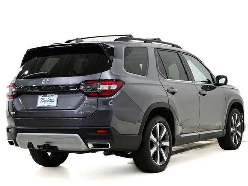 Used 2025 Honda Pilot Touring image 7