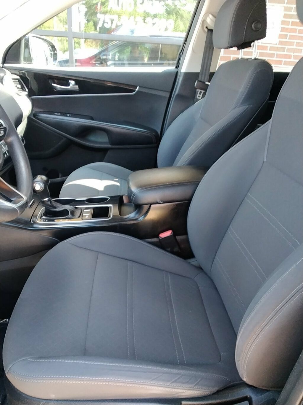 Used 2017 Kia Sorento FWD image 7
