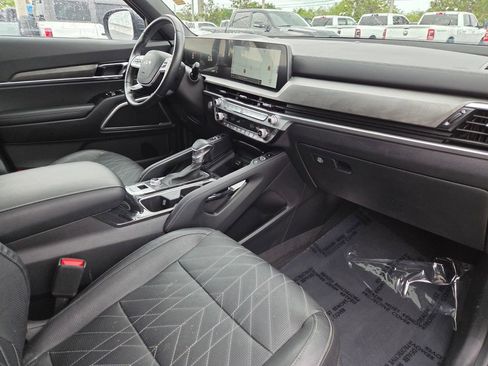 Used 2023 Kia Telluride EX X-Line image 9