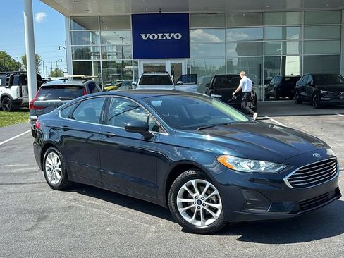 Used 2020 Ford Fusion SE FWD image 2