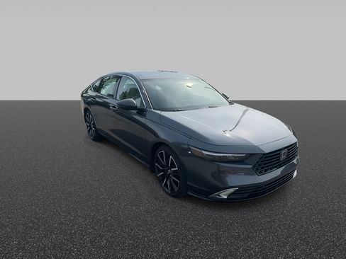 Used 2023 Honda Accord Touring image 3