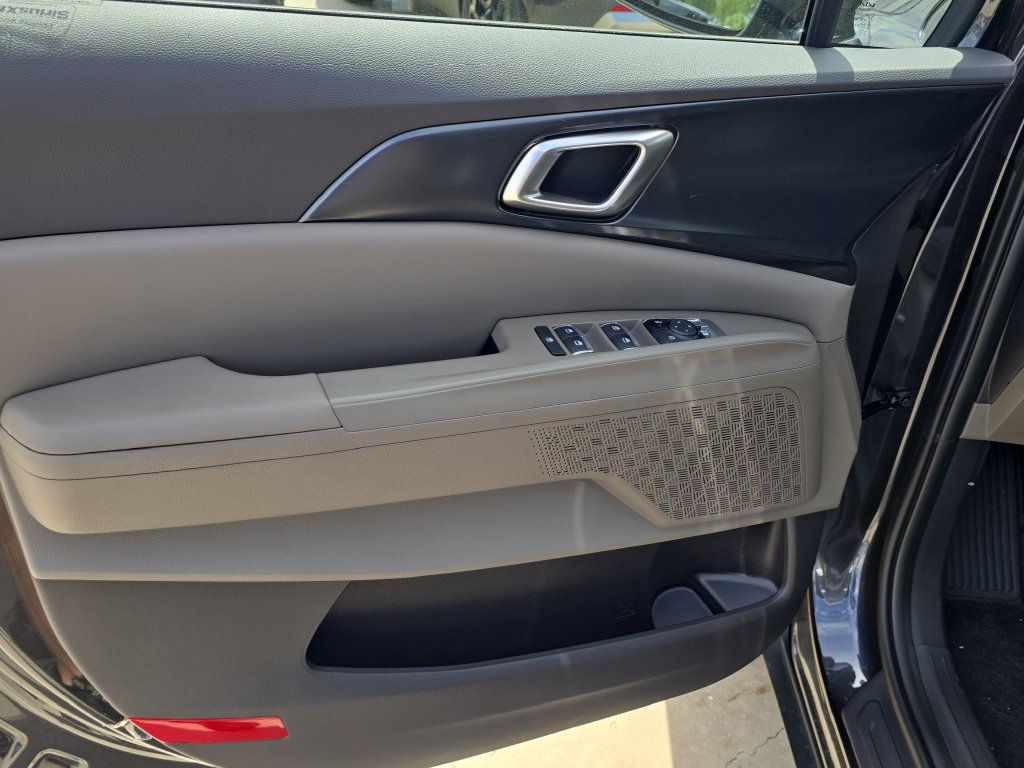 New 2026 Kia Carnival FWD image 17