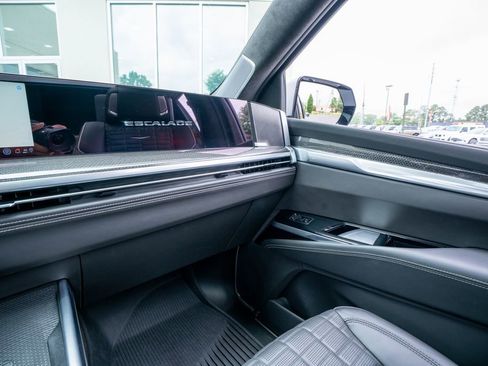 Used 2025 Cadillac Escalade V w/ LPO, ONYX Package AWD/4WD image 46