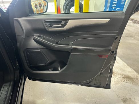 Used 2022 Ford Escape SE w/ SE Sport Appearance Package image 31