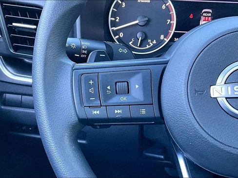 Used 2024 Nissan Rogue SV image 27