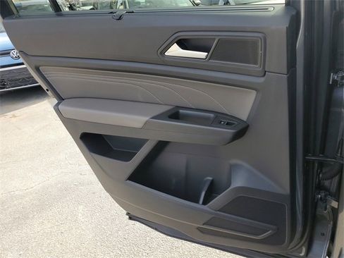 Certified 2023 Volkswagen Atlas SE w/ Panoramic Sunroof Package image 18