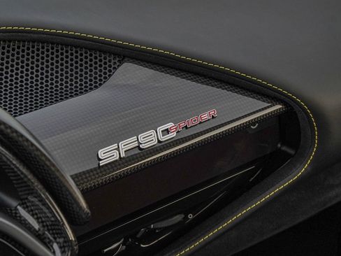 Used 2023 Ferrari SF90 Spider image 32