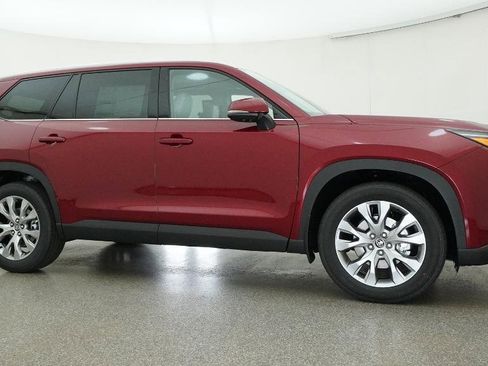 New 2026 Toyota Grand Highlander FWD image 16