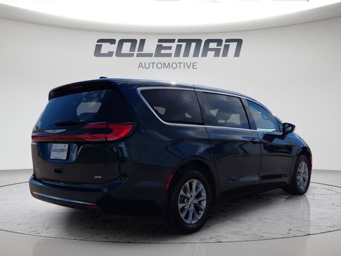 Used 2024 Chrysler Pacifica Touring-L AWD/4WD image 5