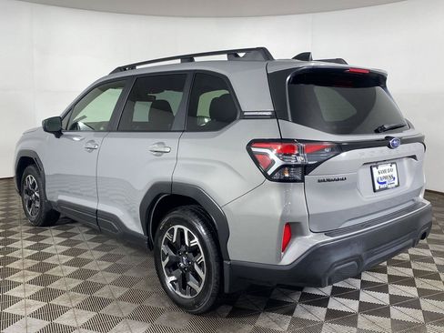 Used 2025 Subaru Forester Premium AWD/4WD image 9
