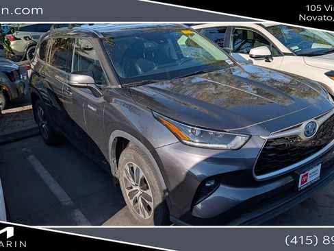 Used 2021 Toyota Highlander XLE AWD/4WD image 1