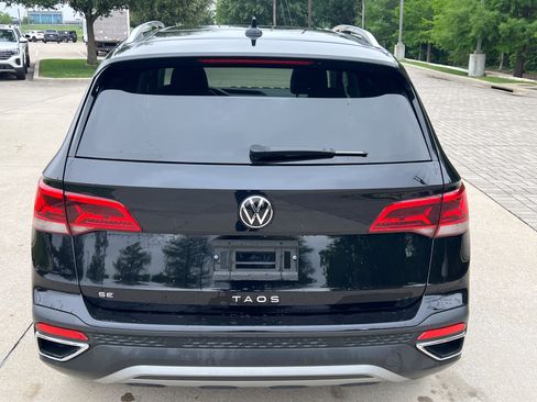 Certified 2023 Volkswagen Taos SE w/ Panoramic Sunroof Package FWD image 9