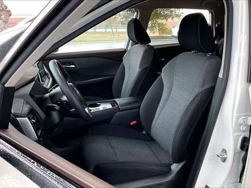 Used 2023 Nissan Rogue SV image 7