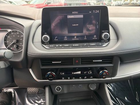 Used 2023 Nissan Rogue SV image 25