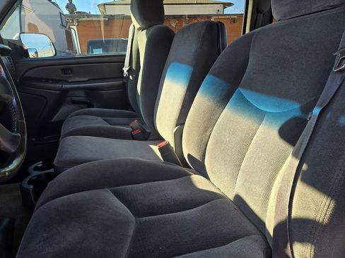 Used 2005 GMC Sierra 2500 SLE w/ Heavy-Duty Power Package image 15