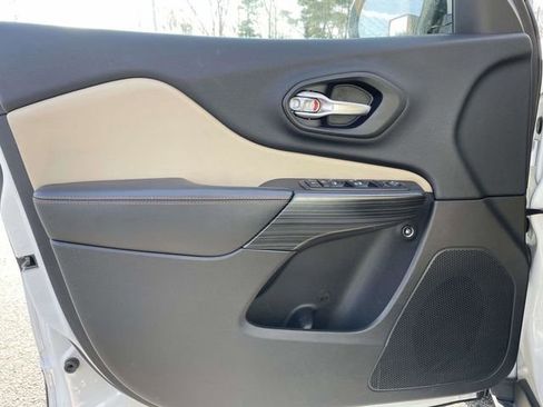 Used 2016 Jeep Cherokee Limited image 17