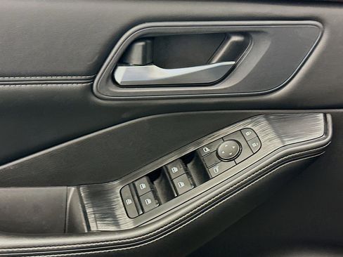 Used 2023 Nissan Rogue SV w/ SV Premium Package image 15