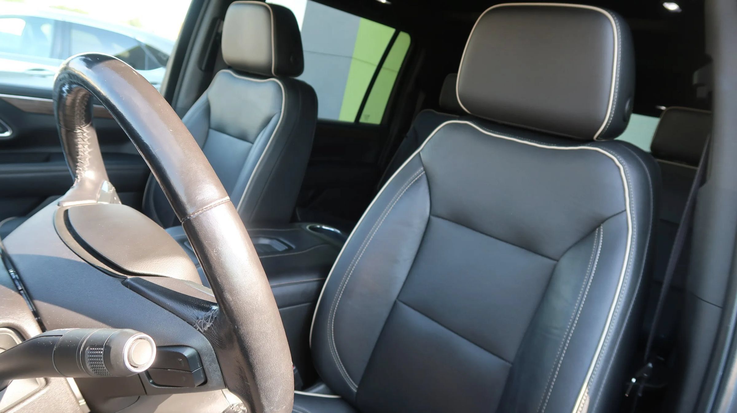 Used 2021 Chevrolet Suburban Premier w/ Premium Package RWD image 16
