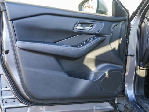 Used 2025 Nissan Rogue SV image 19