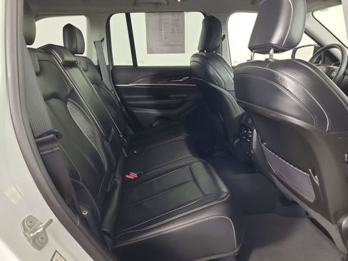 Used 2023 Jeep Grand Cherokee Limited w/ Black Appearance Package image 22