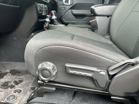 Used 2022 Jeep Wrangler Unlimited Sport AWD/4WD image 17