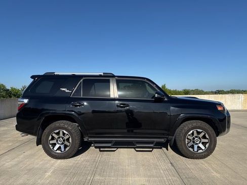 Used 2018 Toyota 4Runner TRD Off-Road Premium w/ Convenience Package image 2