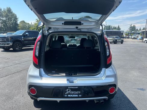 Used 2017 Kia Soul ! w/ Tech Package FWD image 11