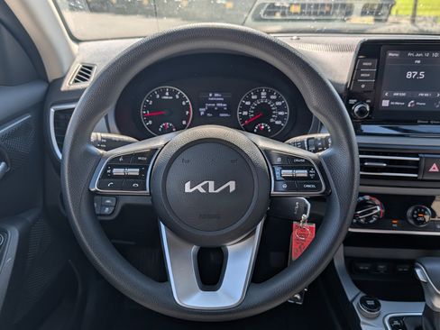 Used 2023 Kia Seltos LX AWD/4WD image 20