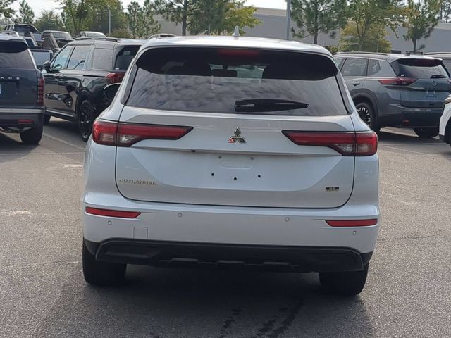 Used 2023 Mitsubishi Outlander SE Black Edition AWD/4WD image 4