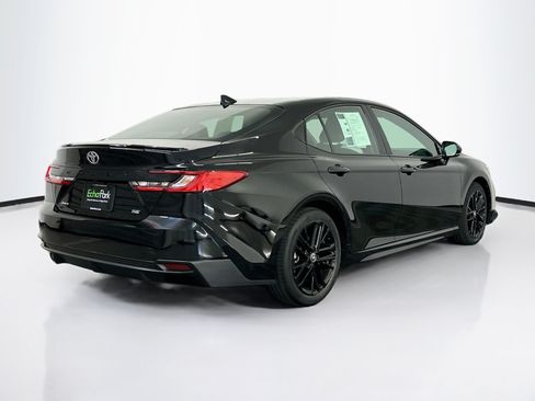Used 2025 Toyota Camry SE FWD image 9