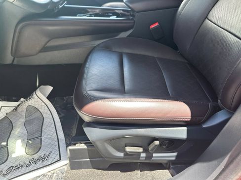 Certified 2025 Ford Explorer Platinum RWD image 19