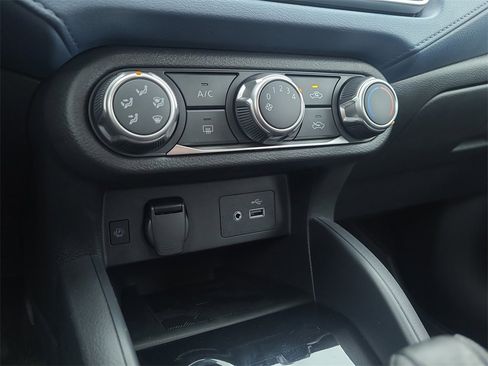 New 2025 Nissan Versa SV image 16