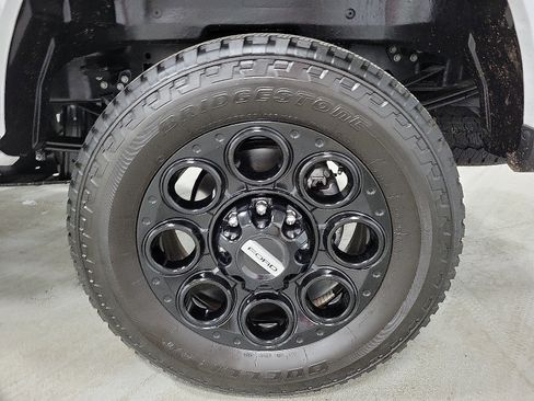 Used 2025 Ford F250 Lariat w/ Black Appearance Package AWD/4WD image 9