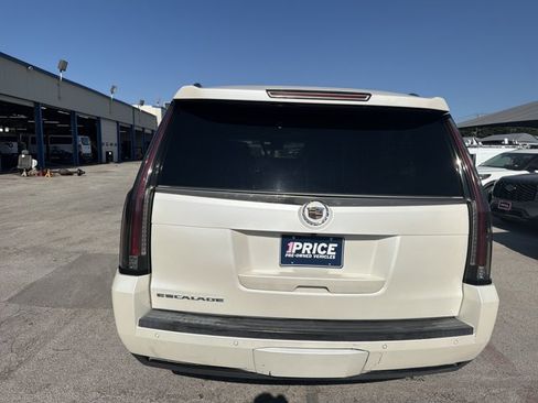 Used 2015 Cadillac Escalade ESV Premium RWD image 4