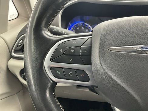 Used 2020 Chrysler Pacifica Touring-L Plus image 18