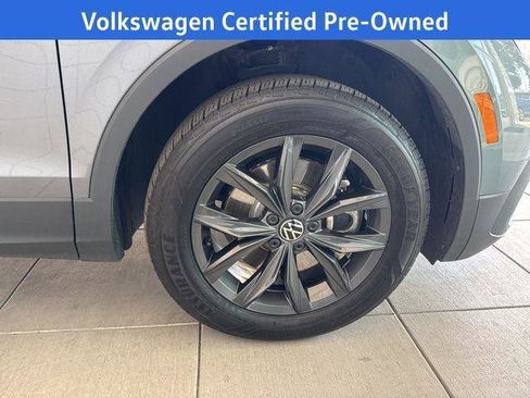Used 2024 Volkswagen Tiguan SE w/ Panoramic Sunroof Package image 11