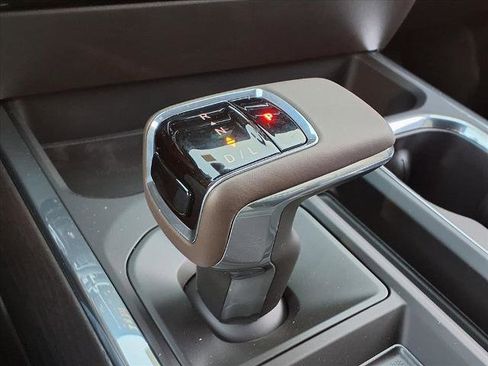 New 2026 GMC Sierra 1500 SLT image 13