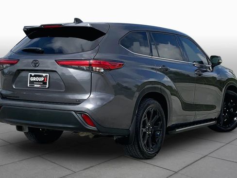 Used 2022 Toyota Highlander LE FWD image 13