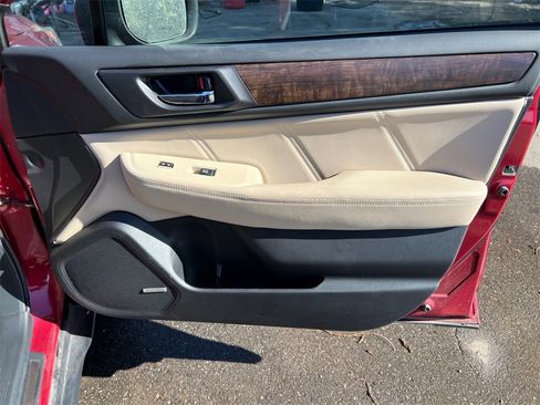 Used 2018 Subaru Outback 3.6R Limited image 17