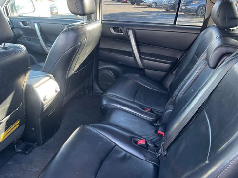Used 2013 Toyota Highlander SE image 4