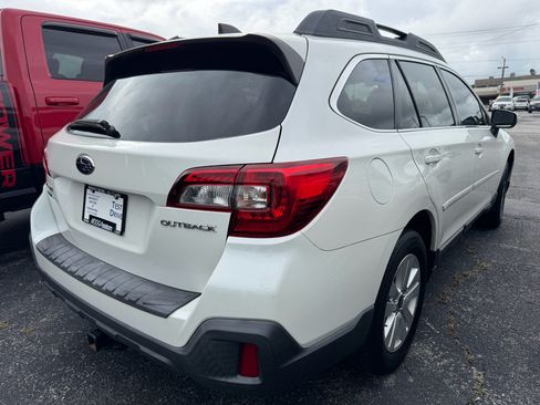 Used 2019 Subaru Outback 2.5i Premium AWD/4WD image 2