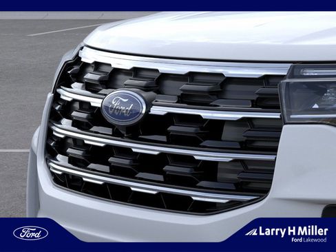 New 2026 Ford Explorer Active AWD/4WD image 17