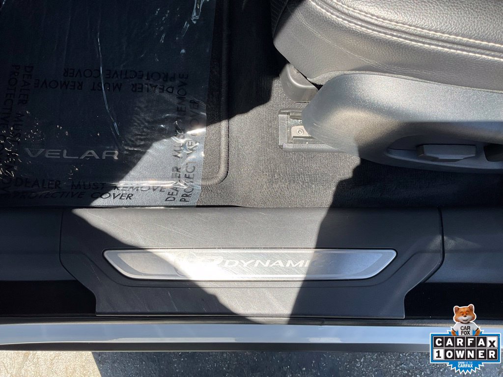 Used 2018 Land Rover Range Rover Velar R-Dynamic SE AWD/4WD image 15