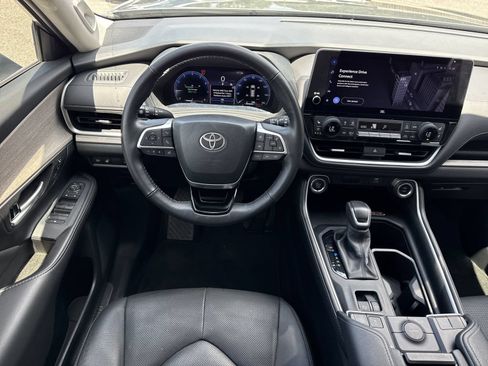 Used 2025 Toyota Grand Highlander FWD image 14